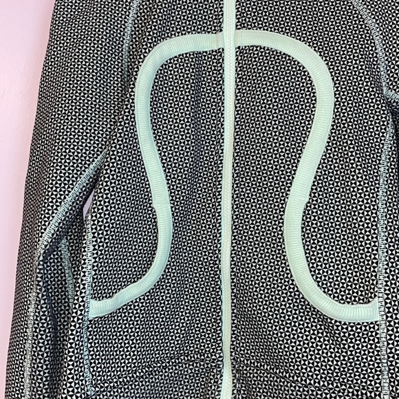 Lululemon Scuba Hoodie Stretch (Lined Hood)
Double Diamond Fresh Teal size 6 - Picture 3 of 16